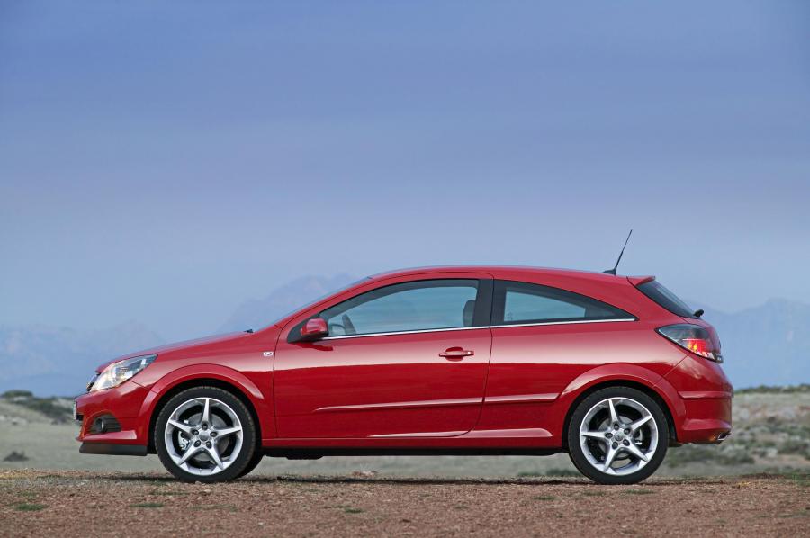  Opel Astra GTC 2005 года  (фото 36 из 212)